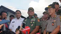 Panglima TNI Jenderal Gatot Nurmantyo memberikan keterangan terkait lanjutan Operasi Tinombala dan teritorial di Poso, Sulteng. (Liputan6.com/Dio Pratama)