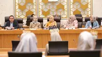 Rustini Murtadho-saat menerima para finalis Putri Hijabfluencer dari 38 provinsi se-Indonesia di Kompleks Parlemen, Jakarta, Selasa (28/11/2023). (Ist).