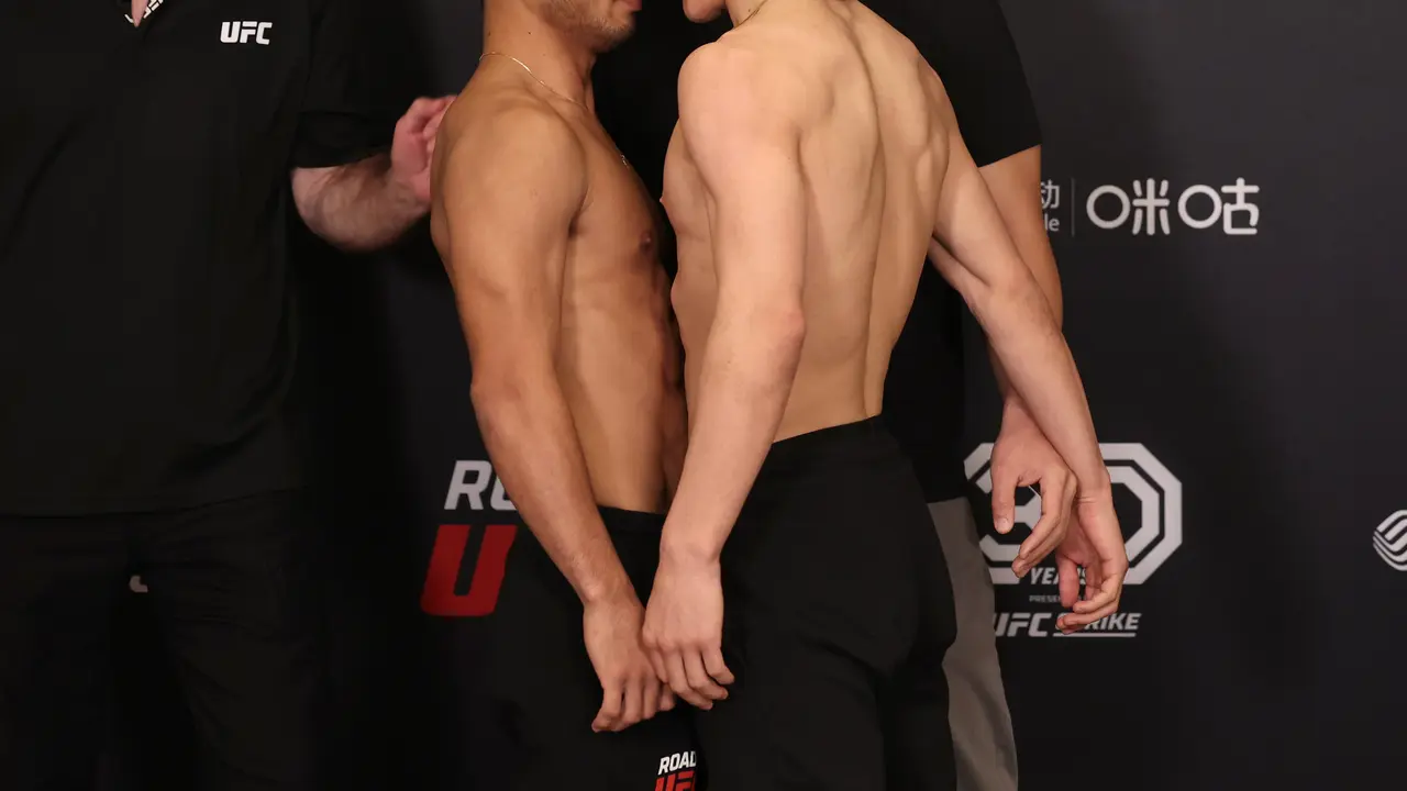 Eperaim Ginting saat timbang badan jelang Road to UFC Season 2