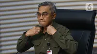 Ketua Komisi Pemberantasan Korupsi (KPK), Setyo Budiyanto memberikan keterangan terkait penahanan Sekretaris Jenderal Partai Demokrasi Indonesia Perjuangan (PDIP), Hasto Kristiyanto di Gedung Merah Putih, Jakarta, Kamis (20/2/2025). (Liputan6.com/Angga Yuniar)