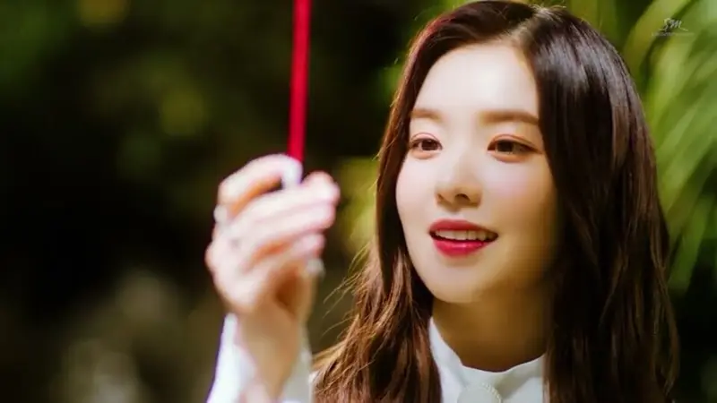 Irene Red Velvet