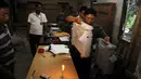 Untuk mencegah kecurangan dalam Pemilu di India, Mesin Voting Elektronik (EVM) pun dibawa dalam keadaan tersegel. (AFP PHOTO/Arindam DEY)