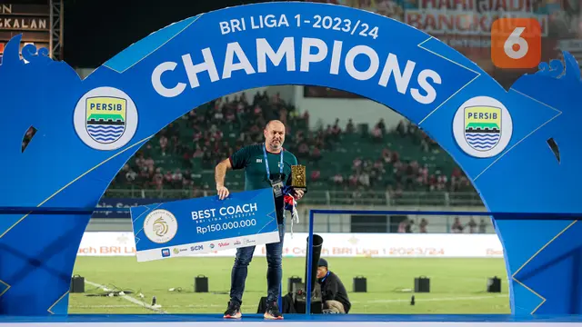 Foto: Parade Para Terbaik Peraih Penghargaan BRI Liga 1 2023/2024, David Da Silva Raih Gelar Top Skor