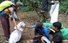 5 Aksi orang bule di Indonesia bikin kagum dan diacungi jempol