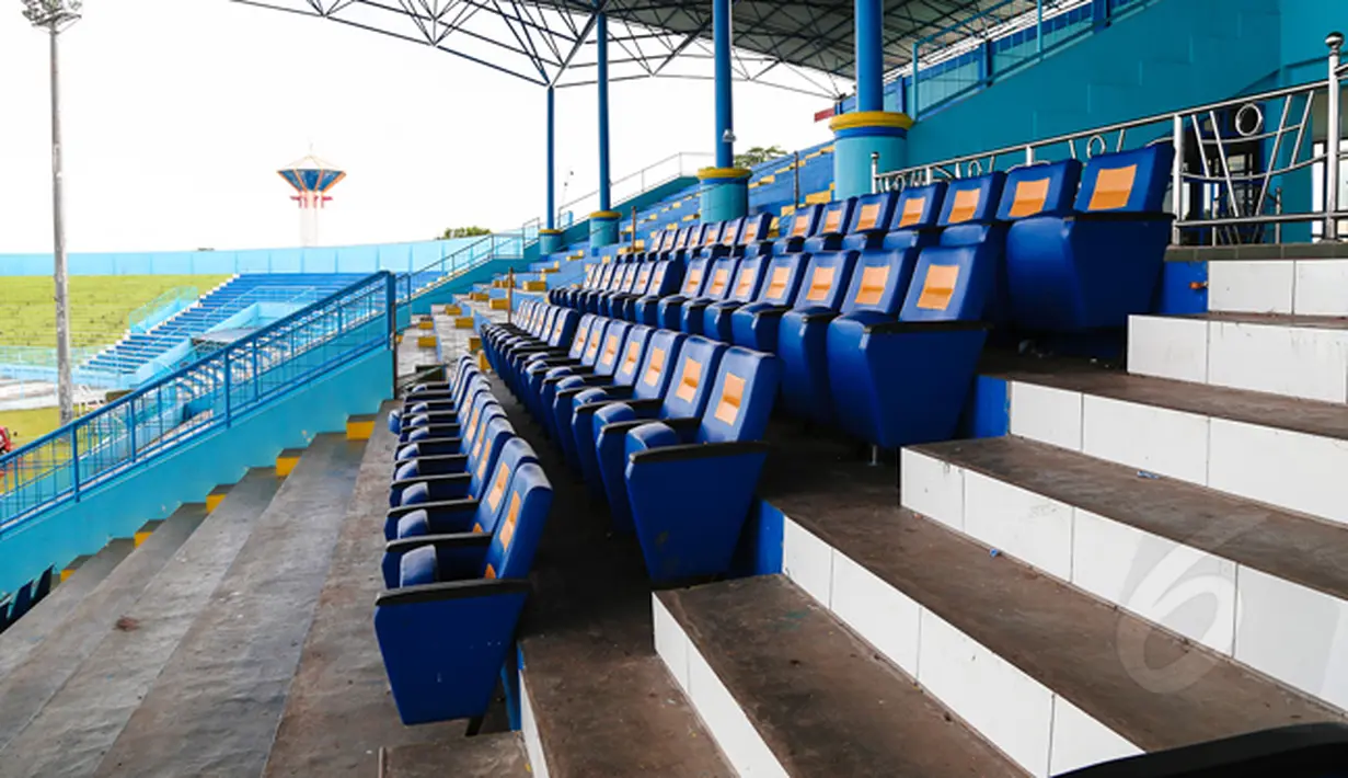 Stadion Kanjuruhan adalah sebuah lapangan sepak bola yang terletak di Kepanjen, Malang, Jawa Timur. Dengan kapasitas 40.210 tempat duduk, Jumat (16/1/2015). (Liputan6.com/Faizal Fanani)