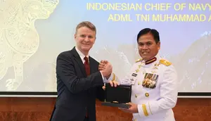Kasal Muhammad Ali Terima Penghargaan Order of Australia