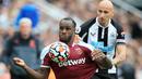 Michail Antonio. Striker West Ham ini telah mengoleksi 4 gol musim ini, sama dengan torehan striker Liverpool Mohamed Salah. Pada pekan ke-5, Michail Antonio gagal menambah pundi-pundi golnya akibat menjalani hukuman satu kali laga akibat menerima kartu merah di pekan ke-4. (AFP/Lindsey Parnaby)