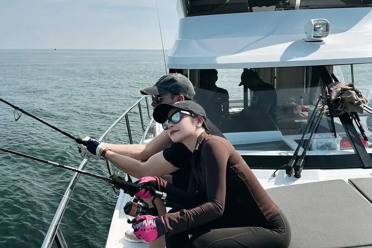 Prilly Latuconsina dan Omara Ngedate di Laut (Instagram/@prillylatuconsina96)