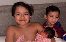 Potret Keakraban 3 Anak Jessica Iskandar yang Bikin Gemas, El Barack Pangku Adik Perempuannya dan Asuh Don Verhaag