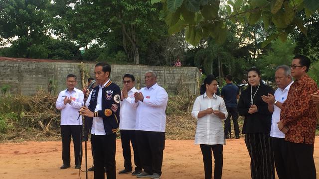 Jokowi saat meninjau langsung pencanangan Gerakan Pemasangan Patok Tanda Batas Bidang Tanah di Kecamatan Kadia Kota Kendari Sulawesi Tenggara, Sabtu (2/3/2019).
