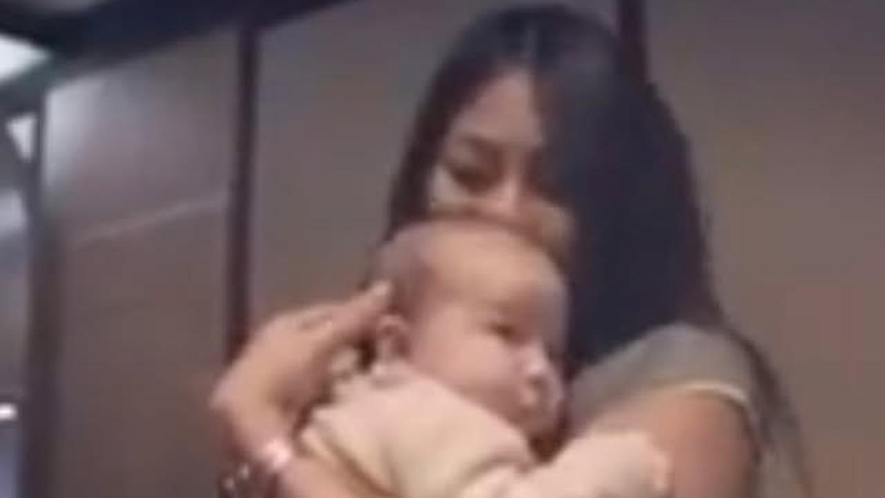 7 Potret Lawas Anggun C Sasmi bak Pinang Dibelah Dua dengan Sang Ibu, Versi Gendong Kirana Sang Anak Mirip Banget
