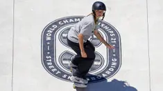 Skater Amerika Serikat, Paige Heyn, saat beraksi pada  Kejuaraan dunia skateboard jalanan di Roma, Jumat (4/6/2021). Ajang tersebut merupakan kualifikasi untuk Olimpiade Tokyo 2020. (AP/Andrew Medichini)