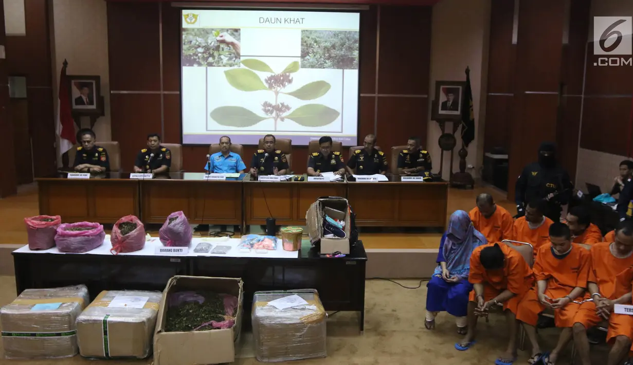Suasana konfrensi pers penyelundupan 68 kg katinon dan 15.487 butir pil ekstasi dengan 11 tersangka yang berhasil diungkap Bea Cukai dan BNN di Kantor Pusat Bea Cukai, Jakarta, Senin (28/5). (Liputan6.com/Arya Manggala)