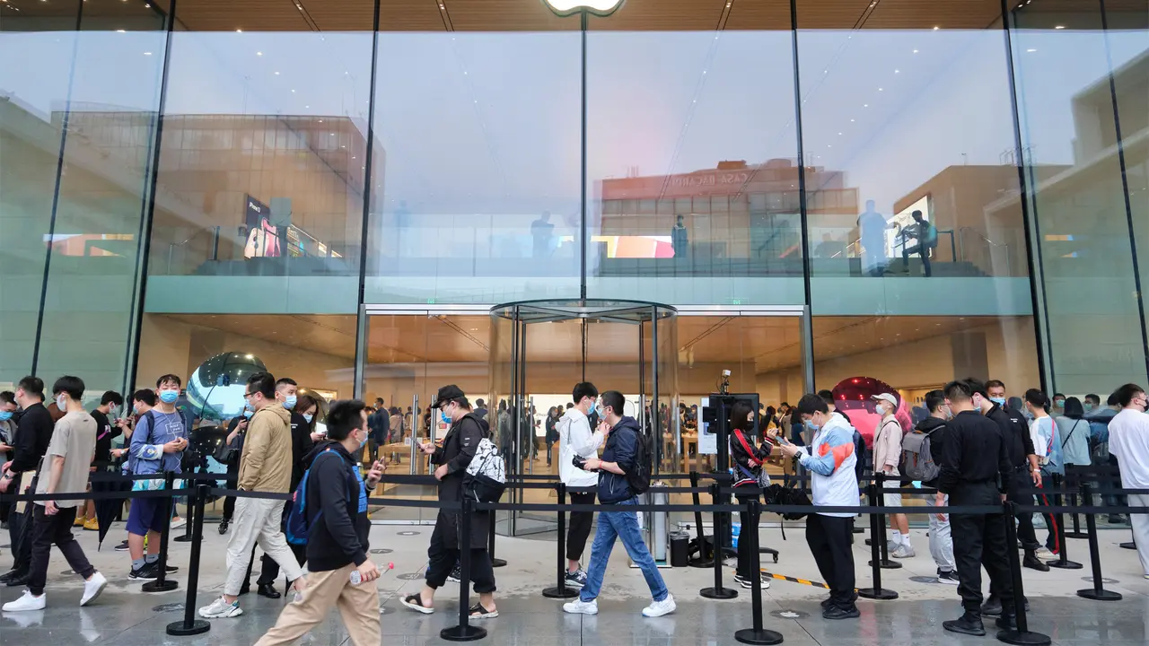 Penjualan perdana iPhone 13