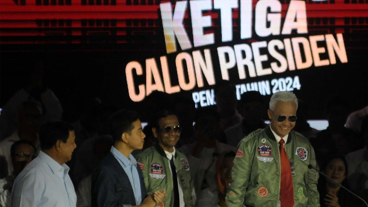 Debat Ketiga Capres 2024 dimulai dengan pemaparan visi dan misi hingga adu gagasan oleh tiga calon presiden, Anies Baswedan, Prabowo Subianto dan Ganjar Pranowo.