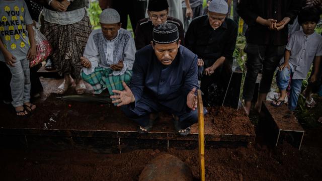 Pemakaman Deddy Sutomo (Liputan6.com/ Faizal Fanani)
