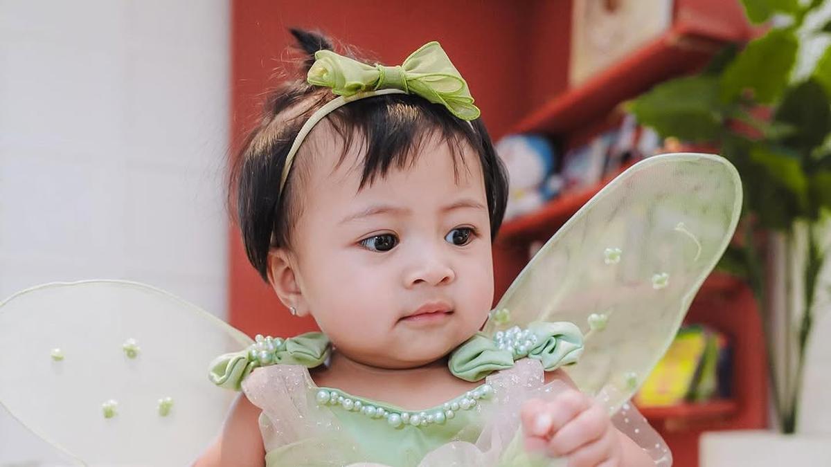 Potret Menggemaskan Baby Lily, Putri Raffi Ahmad dan Nagita Slavina yang Cosplay Jadi Tinkerbell dengan Dress Rp800ribuan