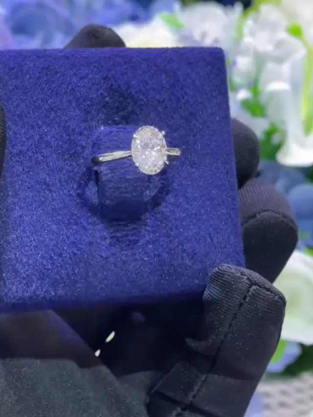 6 Potret Detail Cincin Lamaran Thariq Halilintar untuk Aaliyah Massaid Seharga Rp200 Jutaan, Dibuat dari Berlian Oval Langka