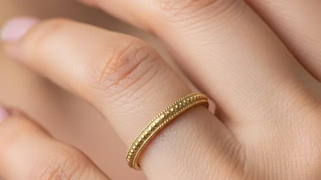 Desain Cincin Emas yang Mudah Dijual Kembali (AI)