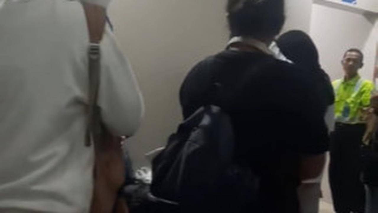 Momen Mendebarkan Seorang Ibu Asal Depok Melahirkan di Stasiun Bogor, Petugas Gerak Cepat Selamatkan ke RS