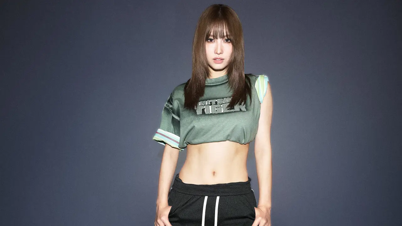 Gaya Vintage MOMO TWICE dalam Balutan Denim Jepang, Jadi Wajah Kampanye Terbaru Onitsuka Tiger
