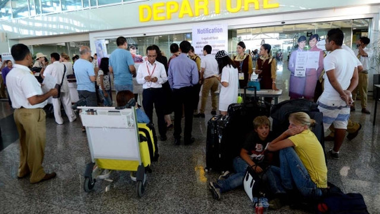 Kegelisahan penumpang di Ngurah Rai batal terbang karena abu Raung