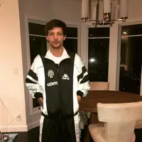 “Aku belum pernah ditanya soal ini. Ini sangat lucu. Jadi, mereka berhak percaya atau tidak soal apa yang ingin mereka percayai. Tetapi menurutku, ini tidak menghargai orang yang aku cintai, Eleanor,” tutur Louis Tomlinson. (Instagram/louist91)