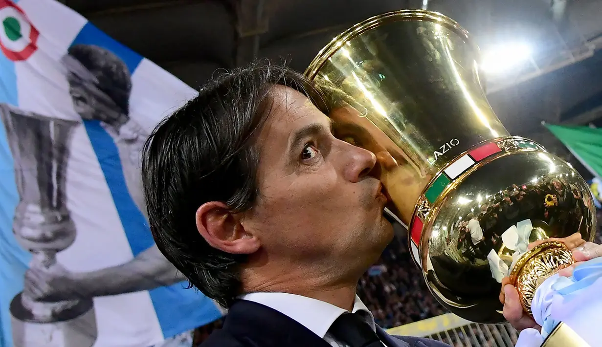Menukangi Lazio selama 6 musim mulai April 2016 hingga Mei 2021, Simone Inzaghi sukses meraih satu trofi Coppa Italia pada musim 2018/2019. (AFP/Vincenzo Pinto)