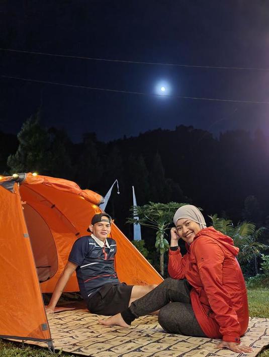 Di usia 48 tahun, Ikke Nurjanah sadar betul kalau dirinya sulit untuk hamil secara alami. Oleh karenanya, pelantun lagu Terlena itu sedang memikirkan buat mengikuti program hamil. (FOTO: instagram.com/ikkenurjanah0518)