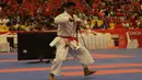 Ahmad Zigi Zaresta berhasil menjadi juara dunia karate pertama dari Indonesia usai meraih juara nomor Junior Kata pada Kejuaraan Dunia Karate Junior, Cadet dan U-21 di ICE, BSD, Tangerang, Kamis (12/11/2015). (Bola.com/Vitalis Yogi Trisna)