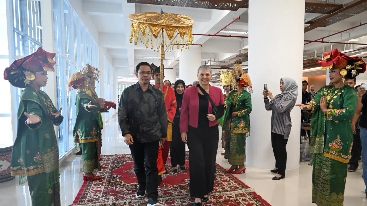 Kedubes Australia Penny Williams Kunjungi Padang