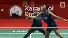 Pebulutangkis ganda putra Indonesia, Fajar Alfian/Muhammad Rian Ardianto saat melawan Satwiksairaj Rankireddy/Chirag Shetty dari India dalam pertandingan babak Perempatfinal Indonesia Open 2023 di Istora Senayan, Jakarta, Jumat (16/6/2023).(Liputan6.com/Herman Zakharia)