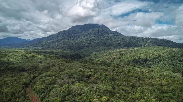 Pemandangan Gunung Niut di Kalimantan @novanugrah