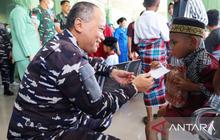 Ratusan Warga Antusias! Bakti Sosial Kesehatan TNI AL Kodaeral IX Ambon Sambut HUT ke-80 TNI
