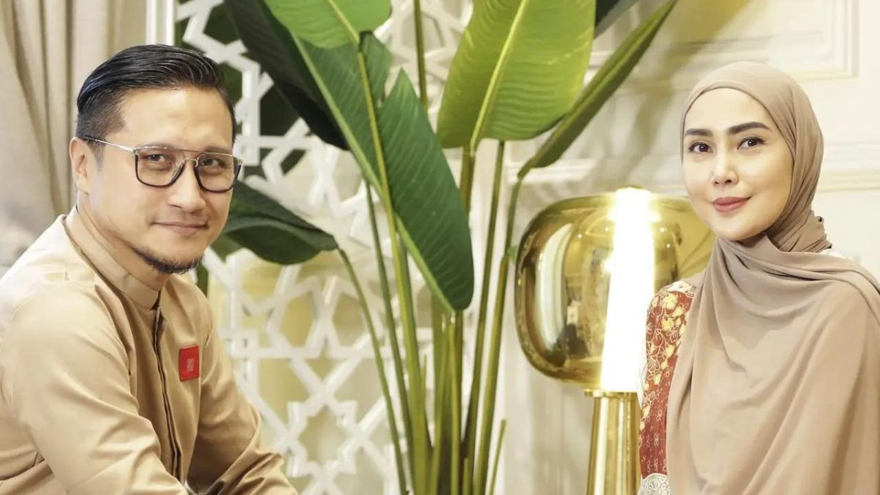 Ekspresi campuran kaget dan kebahagiaan terpancar dari wajah Fenita Arie saat ia merayakan ulang tahun ke-32.