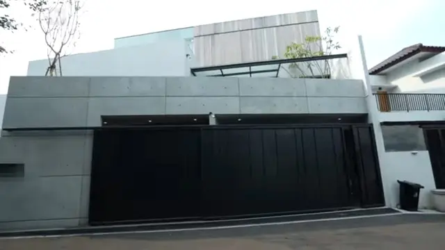 Rumah baru Desta yang penuh kamuflase