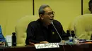 Ketua Komisi II DPR Rambe Kamarul Zaman berbicara saat rapat kerja komisi II DPR RI di Gedung DPR, Senayan,  Jakarta, Jumat (16/1/2015). (Liputan6.com/Faisal R Syam)