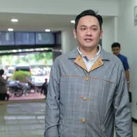 Farhat menegaskan, pamer harta kekayaan tak lagi penting untuk meraih perhatian publik. Meski hak masing-masing orang, namun Farhat mengaku ia bukanlah sosok pengacara yang kampungan. (Adrian Putra/Bintang.com)