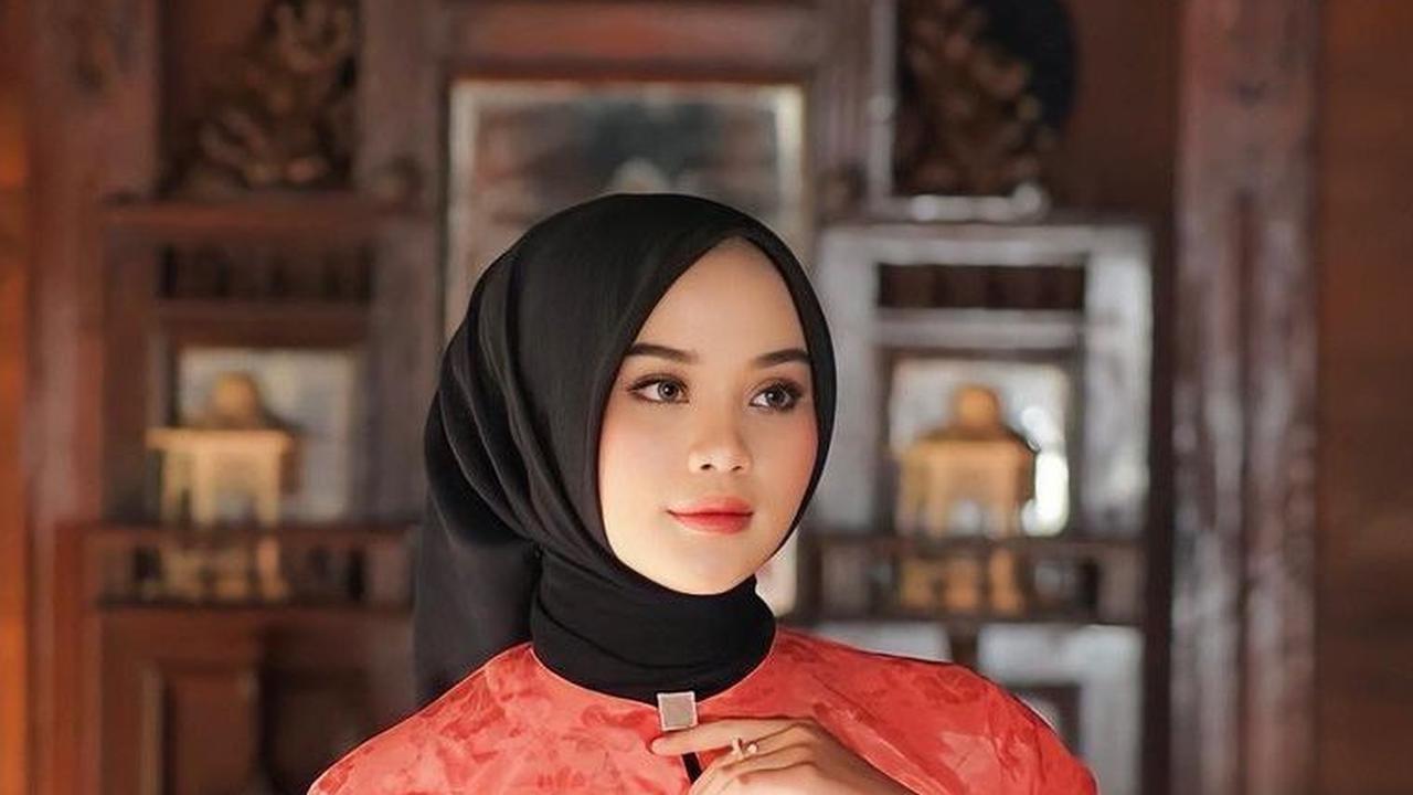 17 Rekomendasi Baju Kurung Modern yang Memukau untuk Acara Pesta