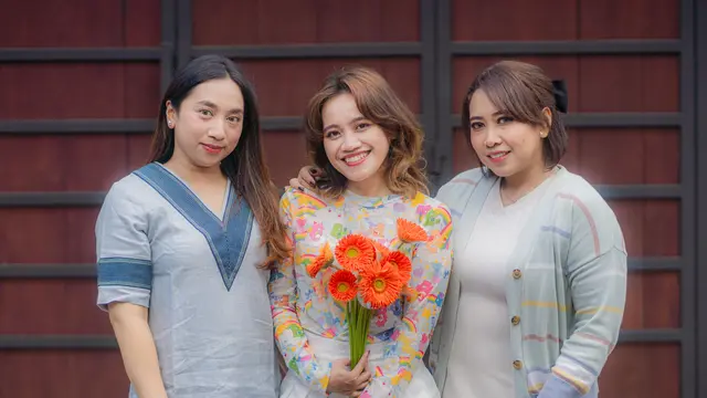 wanita februari persahabatan dewasa