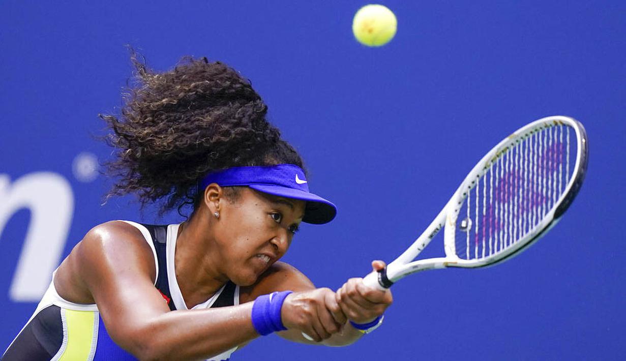 Petenis Jepang, Naomi Osaka, saat melawan Victoria Azarenka pada laga final AS Terbuka di Arthur Ashe Stadium, New York, Minggu (13/9/2020). Naomi Osaka mengalahkan Victoria Azarenka 1-6, 6-3, dan 6-3. (AP Photo/Seth Wenig)