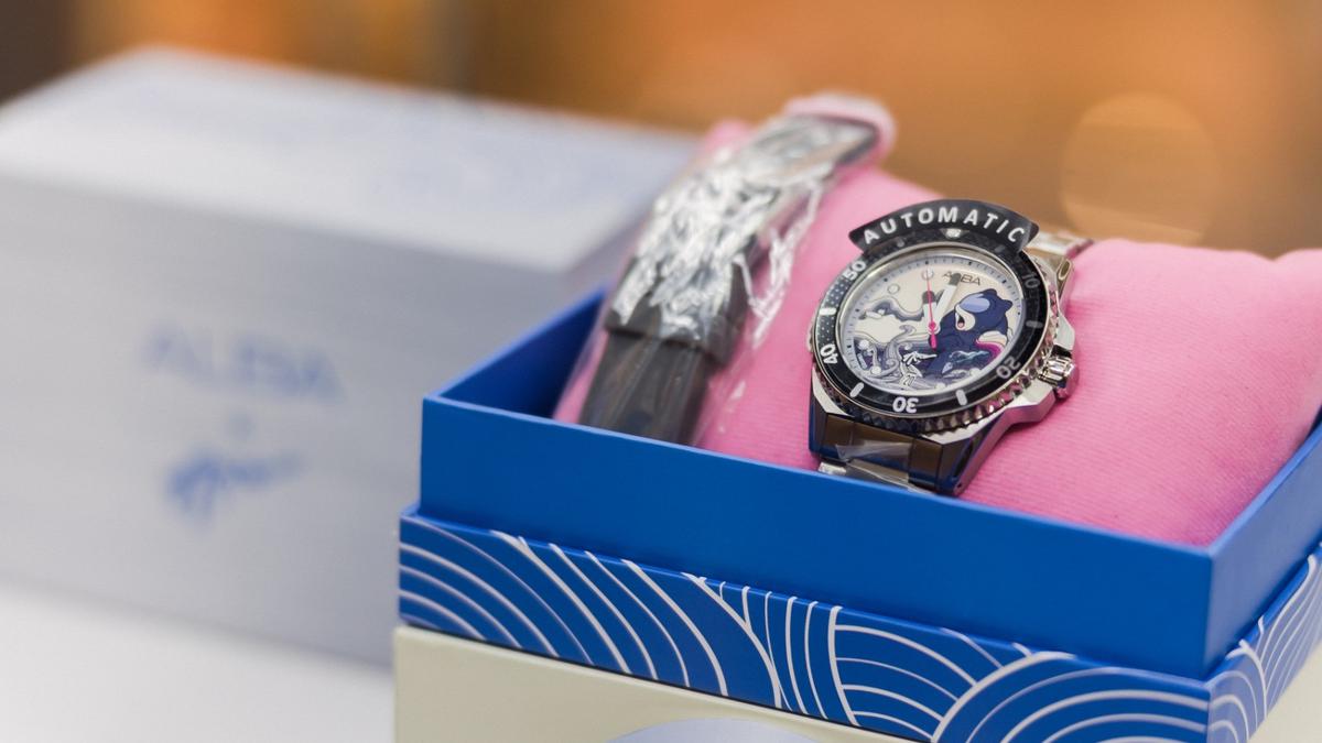 Alba Indonesia Gandeng Seniman Arkiv Vilmansa, Luncurkan Jam Tangan Edisi Terbatas Bernuansa Seni dan Laut Indonesia