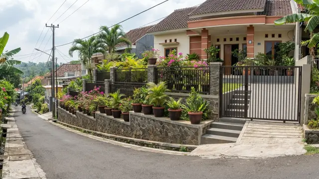 Inspirasi Pagar Berundak untuk Rumah di Lahan Miring Model dengan Pot Tanaman di Setiap Undakan