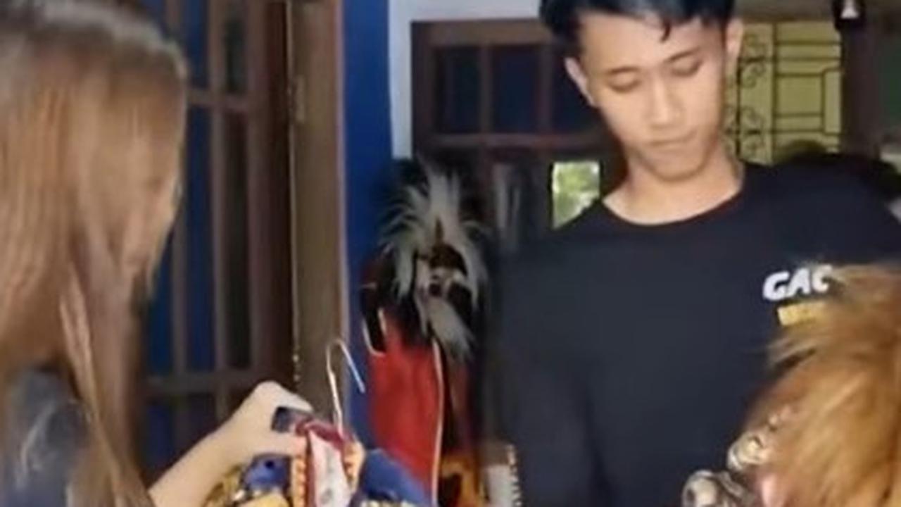 Mahasiswa Boyolali jalani usaha pembuatan topeng reog
