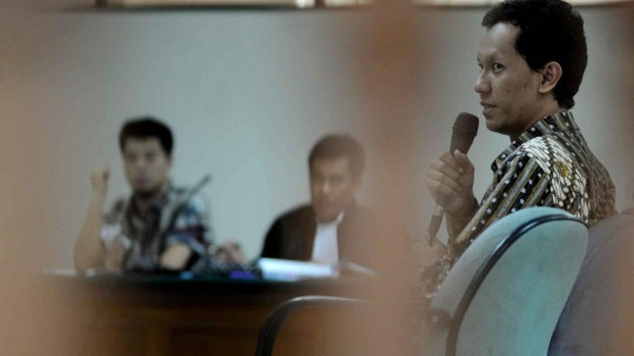 Politisi PDIP Adriansyah dan anaknya bersaksi di sidang Bos PT MMS
