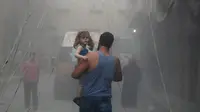 Perang saudara yang terjadi di Suriah telah menyebabkan ratusan gedung hancur dan anak-anak juga ikut menjadi korban (15/7/2014) (AFP PHOTO/BARAA AL-HALABI)
