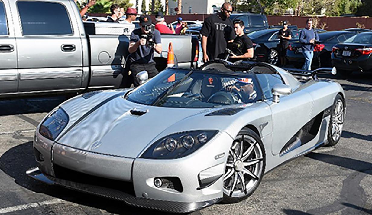Mobil baru milik petinju Floyd Mayweather Jr. bermerek Koenigsegg CCXR Trevita saat berada di Las Vegas, AS, Rabu (26/8/2015). Mobil itu dibeli dengan harga 4,8 juta dollar AS. (Getty Images/AFP/ Ethan Miller)
