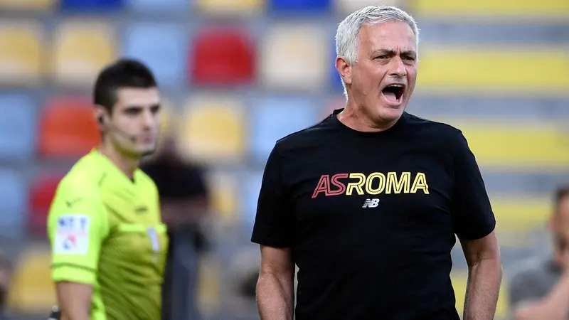 Foto: Jose Mourinho Sang Pawang Baru Serigala Roma, Tunjukkan Hasil Impresif di Laga Uji Coba