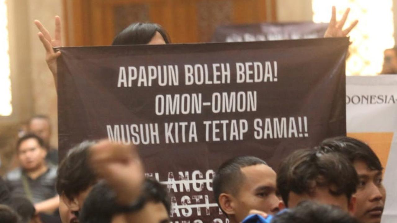 Kehadiran mereka di acara tersebut sebagai bentuk partisipasinya dalam melakukan perlawanan terhadap pelanggaran HAM, Politik Dinasti hingga Neo Orba.