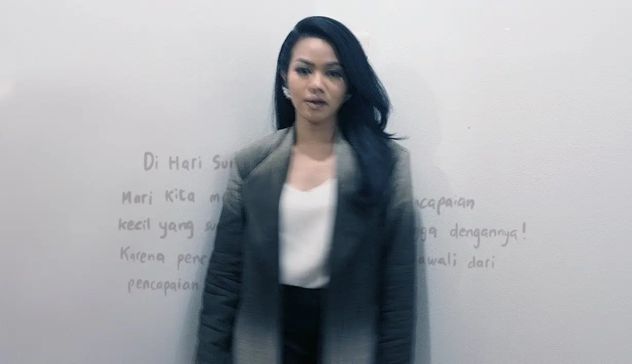 "Aku juga terpisah sama orangtuaku dan kakakku sama nenekku dan semua saudara-saudaraku, kita benar-benar masing-masing di rumah dan gak ada yang namanya mudik," ujar Yura Yunita saat dihubungi awak media beberapa waktu lalu.  (Instagram/yurayunita)